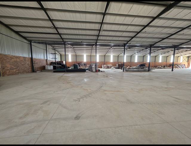 1,632M² WAREHOUSE TO LET IN AEROTON